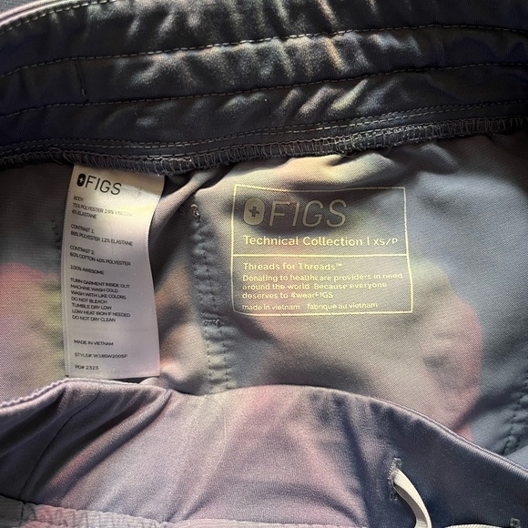 FIGS technical collection scrubs - Picture 7 of 7